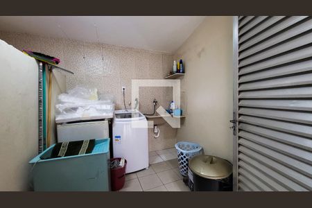 Casa à venda com 305m², 6 quartos e 7 vagasPiso -1(externo):  Área de serviço / Quintal
