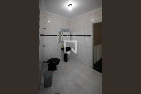 Casa à venda com 305m², 6 quartos e 7 vagasPiso 1: Banheiro 2