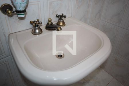 Casa à venda com 305m², 6 quartos e 7 vagasPiso 0: Lavabo