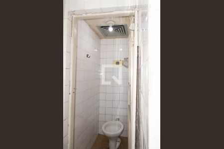 Casa para alugar com 300m², 5 quartos e 6 vagasBanheiro da garagem