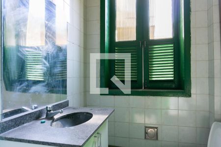 Casa para alugar com 300m², 5 quartos e 6 vagasBanheiro 1