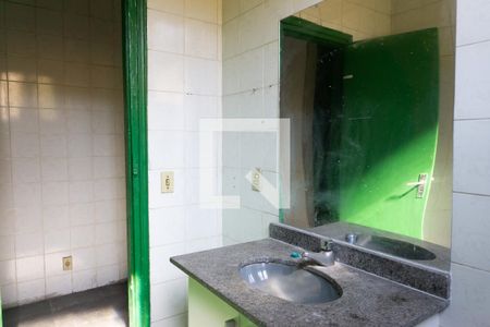 Casa para alugar com 300m², 5 quartos e 6 vagasBanheiro 1