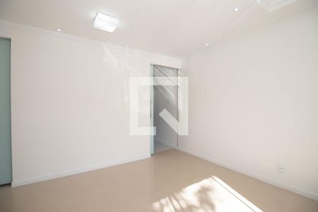 Casa à venda com 58m², 2 quartos e 2 vagasSala