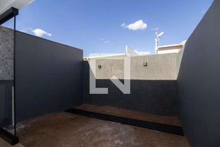 Casa à venda com 58m², 2 quartos e 2 vagasQuintal