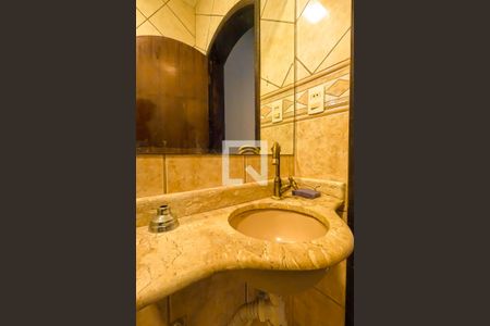 Casa à venda com 210m², 3 quartos e 5 vagas Casa à venda com 210m², 3 quartos e 5 vagasBanheiro 1