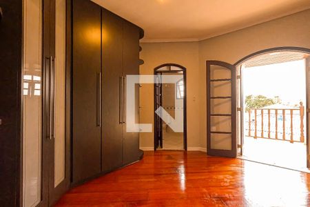 Casa à venda com 210m², 3 quartos e 5 vagas Casa à venda com 210m², 3 quartos e 5 vagasSuíte