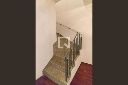 Escada para Quartos de casa à venda com 3 quartos, 149m² em Itaim Bibi, São Paulo