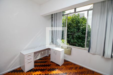 Quarto 1 de apartamento para alugar com 2 quartos, 51m² em Botafogo, Rio de Janeiro