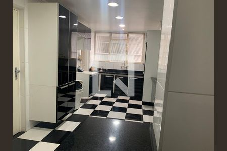 Apartamento à venda com 250m², 2 quartos e 1 vagaCozinha