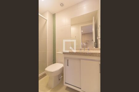 Banheiro de kitnet/studio para alugar com 1 quarto, 27m² em Juvevê, Curitiba