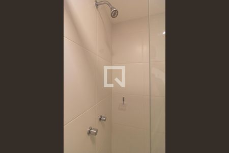 Banheiro de kitnet/studio para alugar com 1 quarto, 27m² em Juvevê, Curitiba