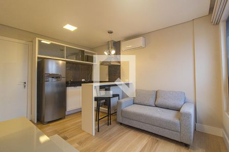 Sala de kitnet/studio para alugar com 1 quarto, 27m² em Juvevê, Curitiba