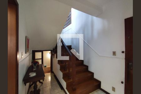 Escada de casa à venda com 4 quartos, 400m² em Pompéia, Belo Horizonte