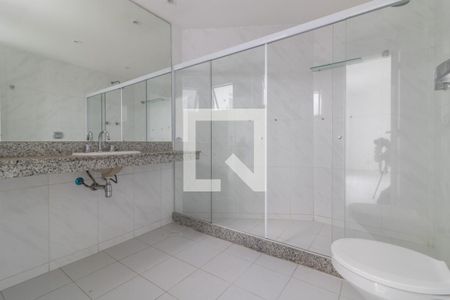 Apartamento à venda com 442m², 5 quartos e 4 vagasSuíte 3 - banheiro