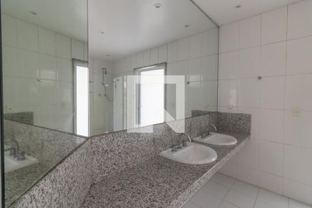 Apartamento à venda com 442m², 5 quartos e 4 vagasSuíte 1 - banheiro