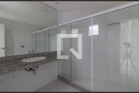 Apartamento à venda com 442m², 5 quartos e 4 vagasSuíte 3 - banheiro