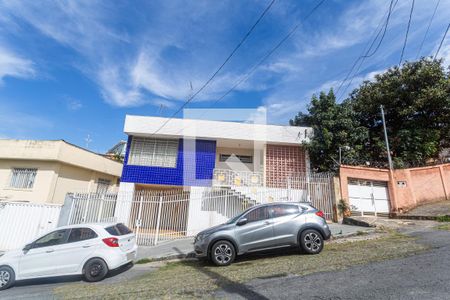 Casa à venda com 359m², 5 quartos e 3 vagasFachada