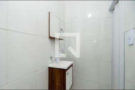 Banheiro de kitnet/studio para alugar com 1 quarto, 14m² em Vila Galvão, Guarulhos