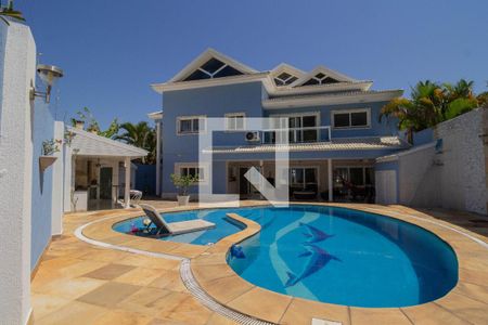 Casa à venda com 500m², 3 quartos e 2 vagasPiscina