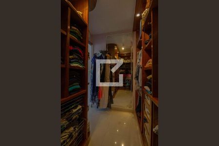 Casa à venda com 500m², 3 quartos e 2 vagasCloset da suíte 3