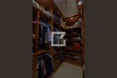 Casa à venda com 500m², 3 quartos e 2 vagasCloset da suíte 3