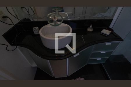 Casa à venda com 500m², 3 quartos e 2 vagasBanheiro da Suíte 2