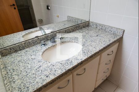Apartamento à venda com 85m², 2 quartos e 1 vaga Apartamento à venda com 85m², 2 quartos e 1 vagaBanheiro da suíte