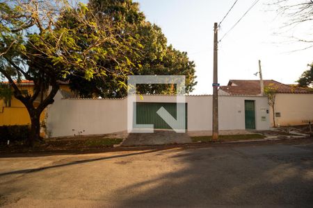 Casa para alugar com 200m², 4 quartos e 2 vagasFachada