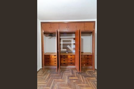 Casa para alugar com 200m², 4 quartos e 2 vagasQuarto 01 - Armário