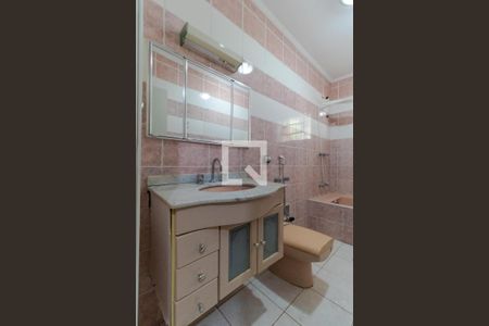 Casa para alugar com 200m², 4 quartos e 2 vagasBanheiro 01