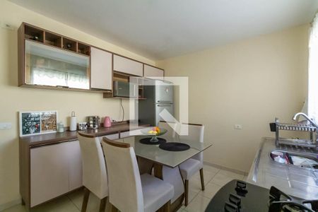 Casa à venda com 187m², 4 quartos e 2 vagas Casa à venda com 187m², 4 quartos e 2 vagasCozinha Casa 2