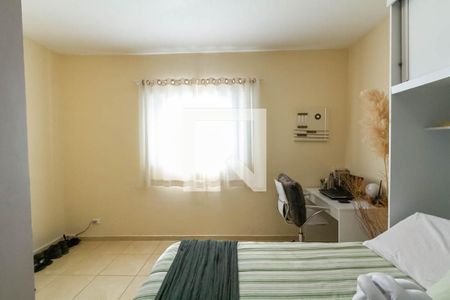 Casa à venda com 187m², 4 quartos e 2 vagas Casa à venda com 187m², 4 quartos e 2 vagasQuarto 1 Casa 2