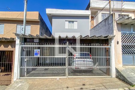 Casa à venda com 187m², 4 quartos e 2 vagas Casa à venda com 187m², 4 quartos e 2 vagasFachada