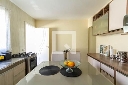 Casa à venda com 187m², 4 quartos e 2 vagas Casa à venda com 187m², 4 quartos e 2 vagasCozinha Casa 2