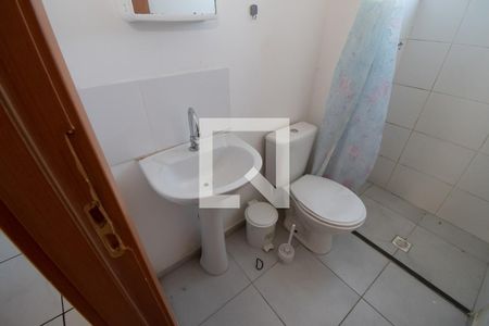 banheiro de apartamento para alugar com 2 quartos, 41m² em Feitoria, São Leopoldo