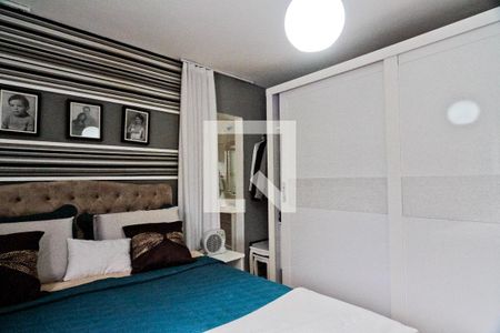 Suíte de casa à venda com 7 quartos, 300m² em Vila Palmeiras, São Paulo