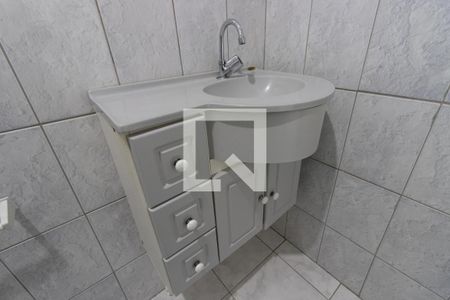 Detalhe do banheiro de apartamento para alugar com 2 quartos, 50m² em Conjunto Habitacional Jova Rural, São Paulo