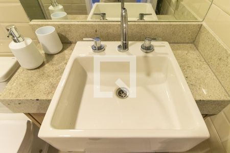 Banheiro de kitnet/studio à venda com 1 quarto, 25m² em Pinheiros, São Paulo