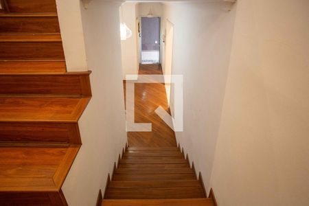 Casa à venda com 385m², 6 quartos e 2 vagasEscada