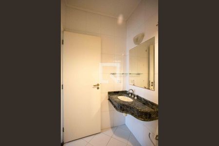 Casa à venda com 385m², 6 quartos e 2 vagasBanheiro da Suíte 2