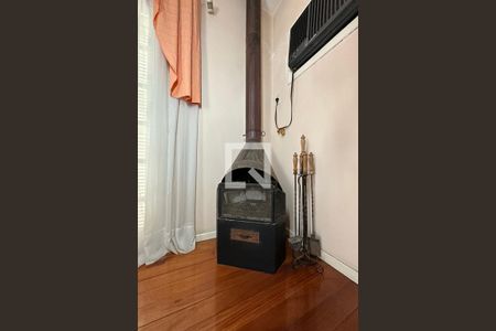 Lareira de casa à venda com 2 quartos, 180m² em Santa Teresa, São Leopoldo