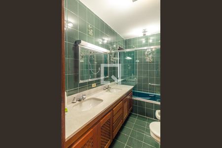 Apartamento para alugar com 215m², 4 quartos e 3 vagasBanheiro 2 - Suíte