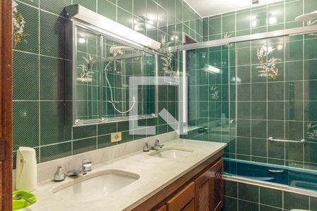 Apartamento para alugar com 215m², 4 quartos e 3 vagasBanheiro 2 - Suíte