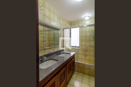 Apartamento para alugar com 215m², 4 quartos e 3 vagasBanheiro 1 - Suíte