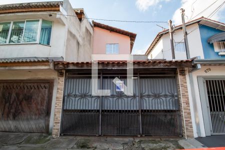 Casa à venda com 160m², 2 quartos e 2 vagas Casa à venda com 160m², 2 quartos e 2 vagasFachada
