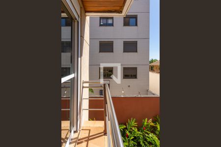 Casa à venda com 840m², 3 quartos e 6 vagasSuíte 2 - Escritório - Sacada