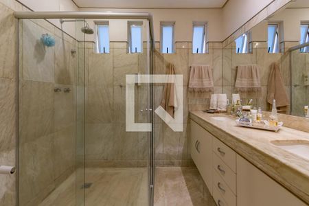 Casa à venda com 840m², 3 quartos e 6 vagasBanheiro Suíte 2