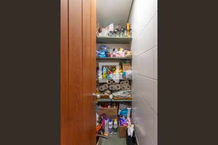 Casa à venda com 840m², 3 quartos e 6 vagasCozinha - Despensa