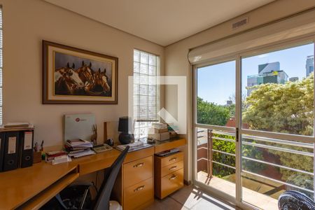 Casa à venda com 840m², 3 quartos e 6 vagasSuíte 2 - Escritório