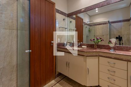 Casa à venda com 840m², 3 quartos e 6 vagasBanheiro Suíte 1